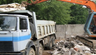 Вывоз строительного мусора с участка в Майкопе недорого от 1566 руб. | 2Землекопа-Мкп